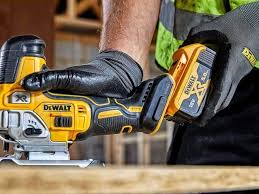 DEWALT DCS335NT-XJ Batteridriven Sticksåg